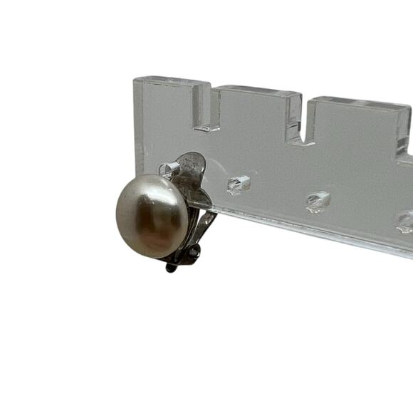 Vintage Silver Pearl Clip-On Earring Classic Mid-Century Single Statement Piece - Picture 4 of 9